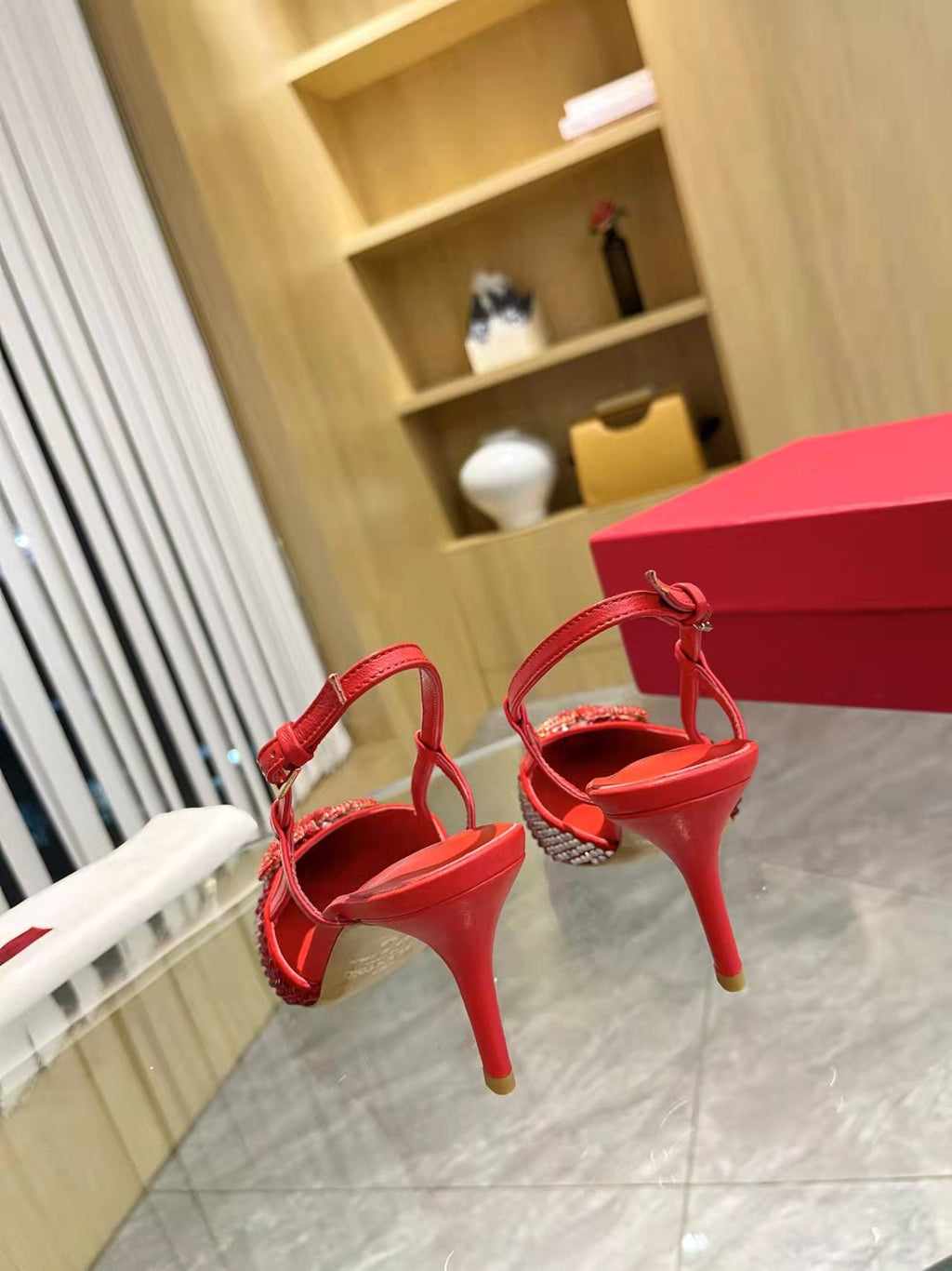 V-Schnallen-High-Heels