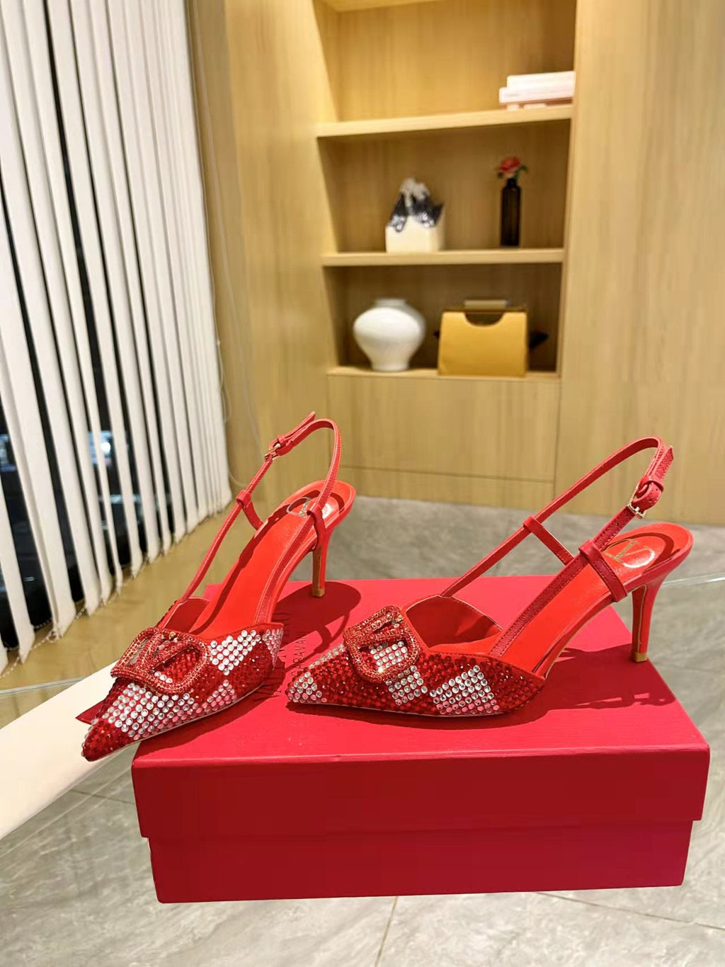 V-Schnallen-High-Heels