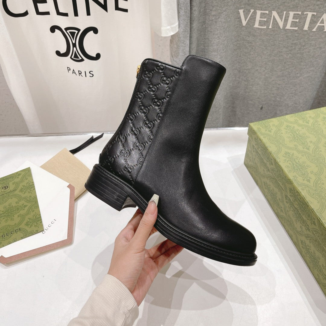 Women's Chelsea Boots with Zipper - Calf Leather