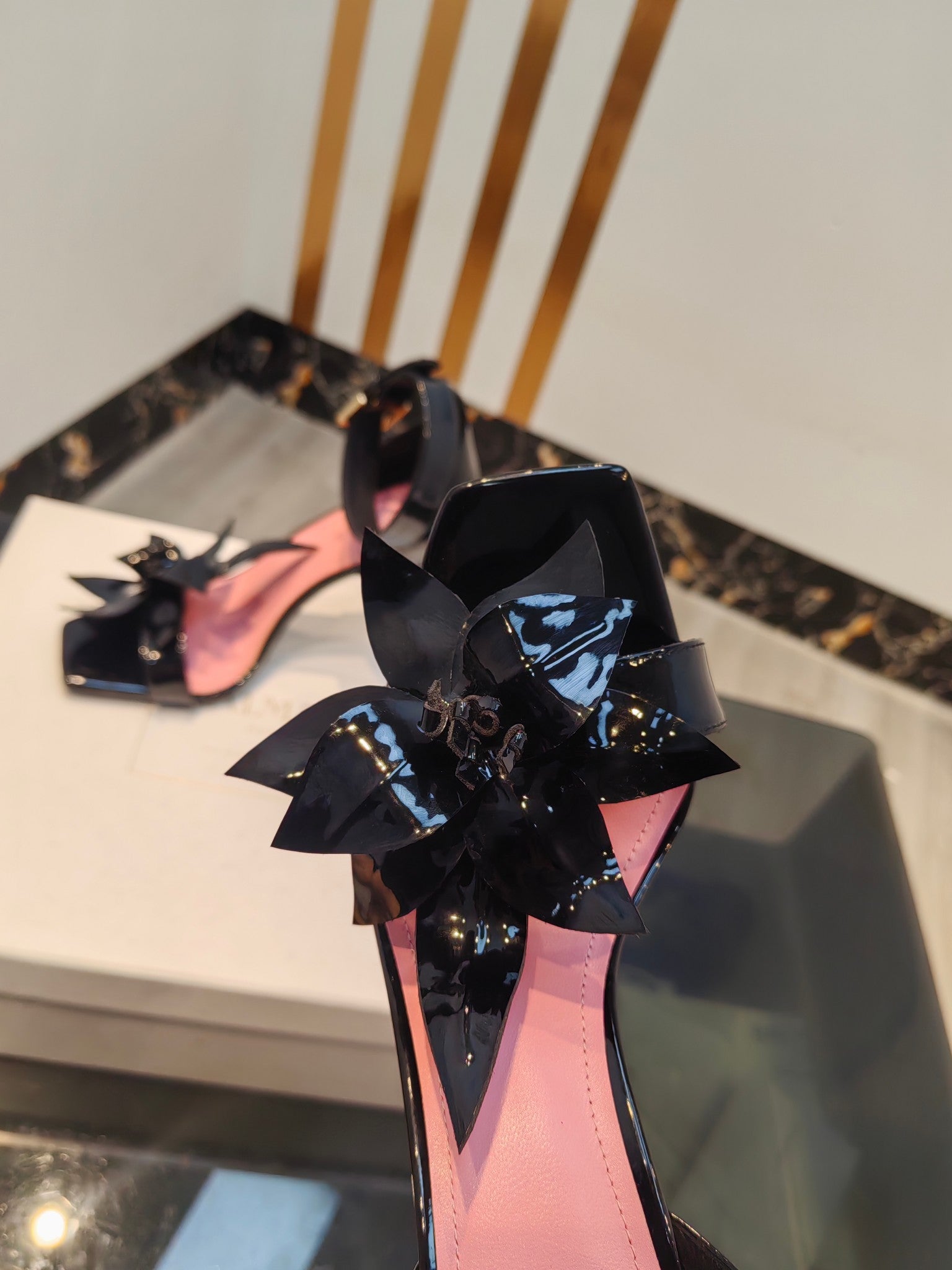 Tacones altos de charol