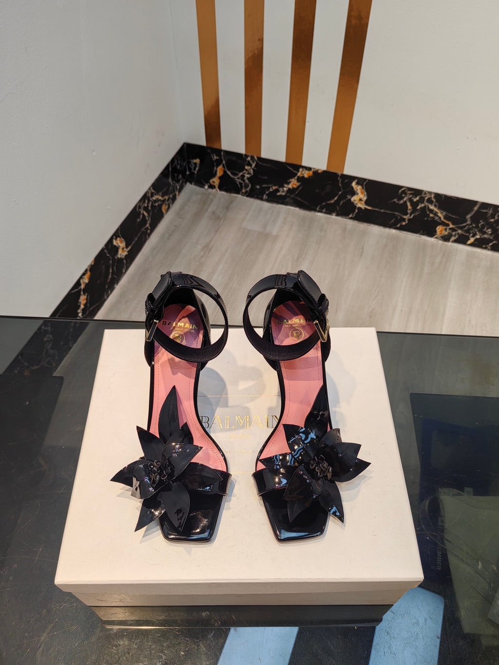 Tacones altos de charol