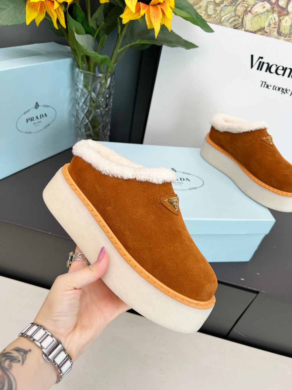 Women's sheepskin slippers