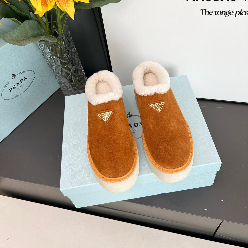 Women's sheepskin slippers