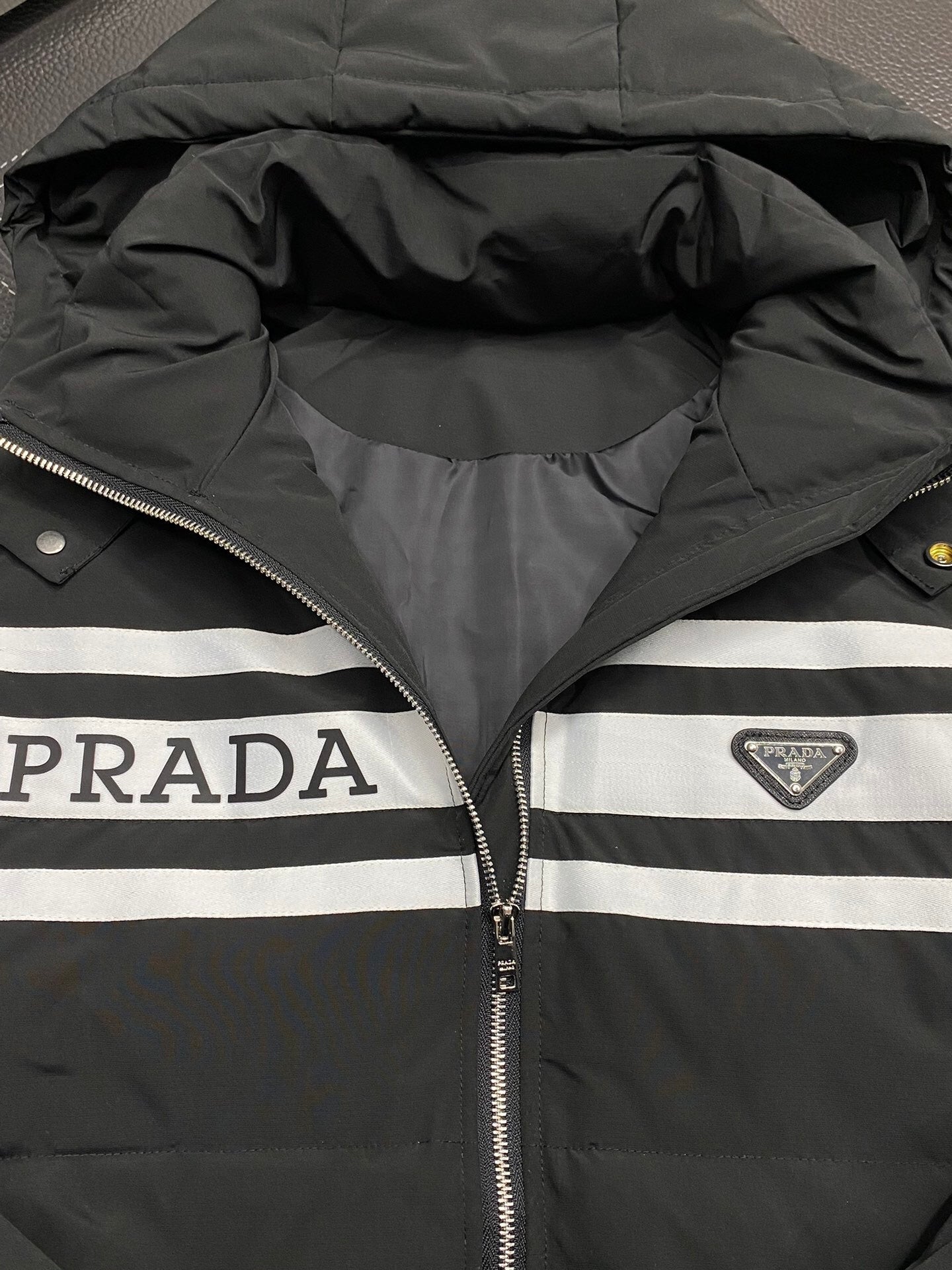Chaqueta acolchada con capucha de plumón