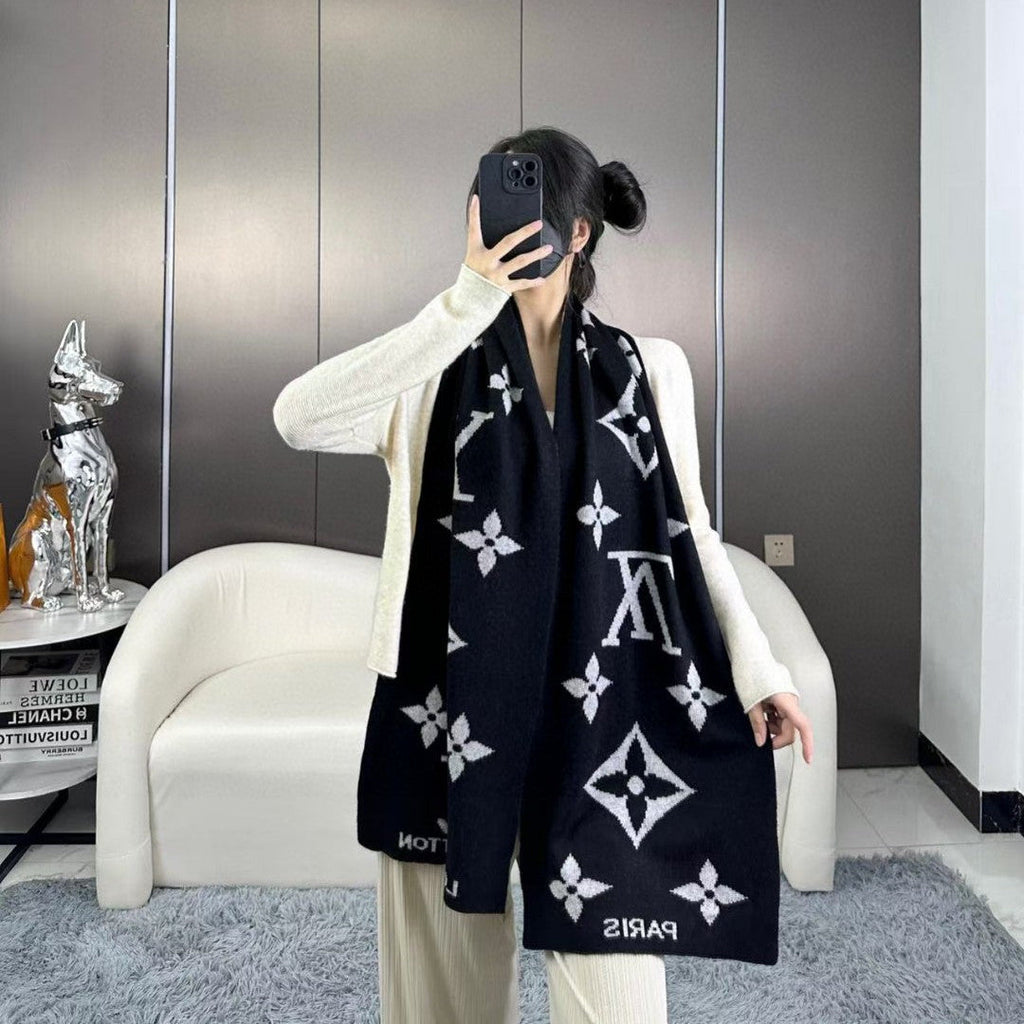 Woven cashmere scarf