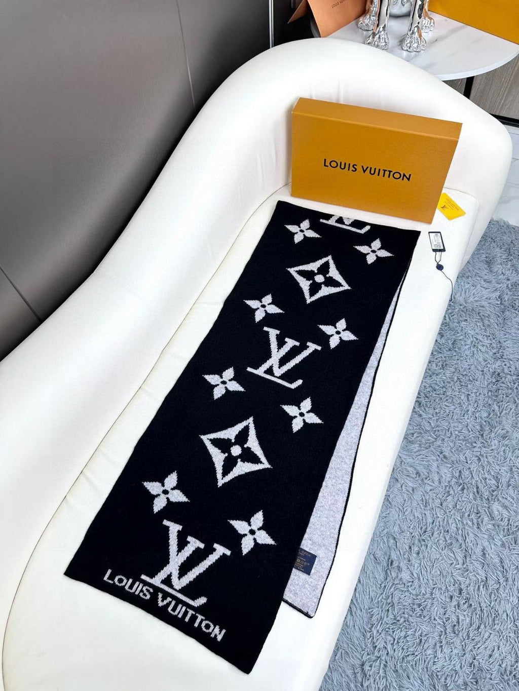 Woven cashmere scarf