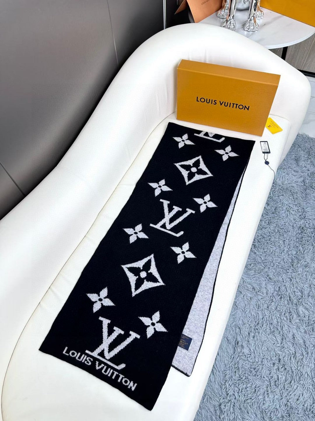 Woven cashmere scarf