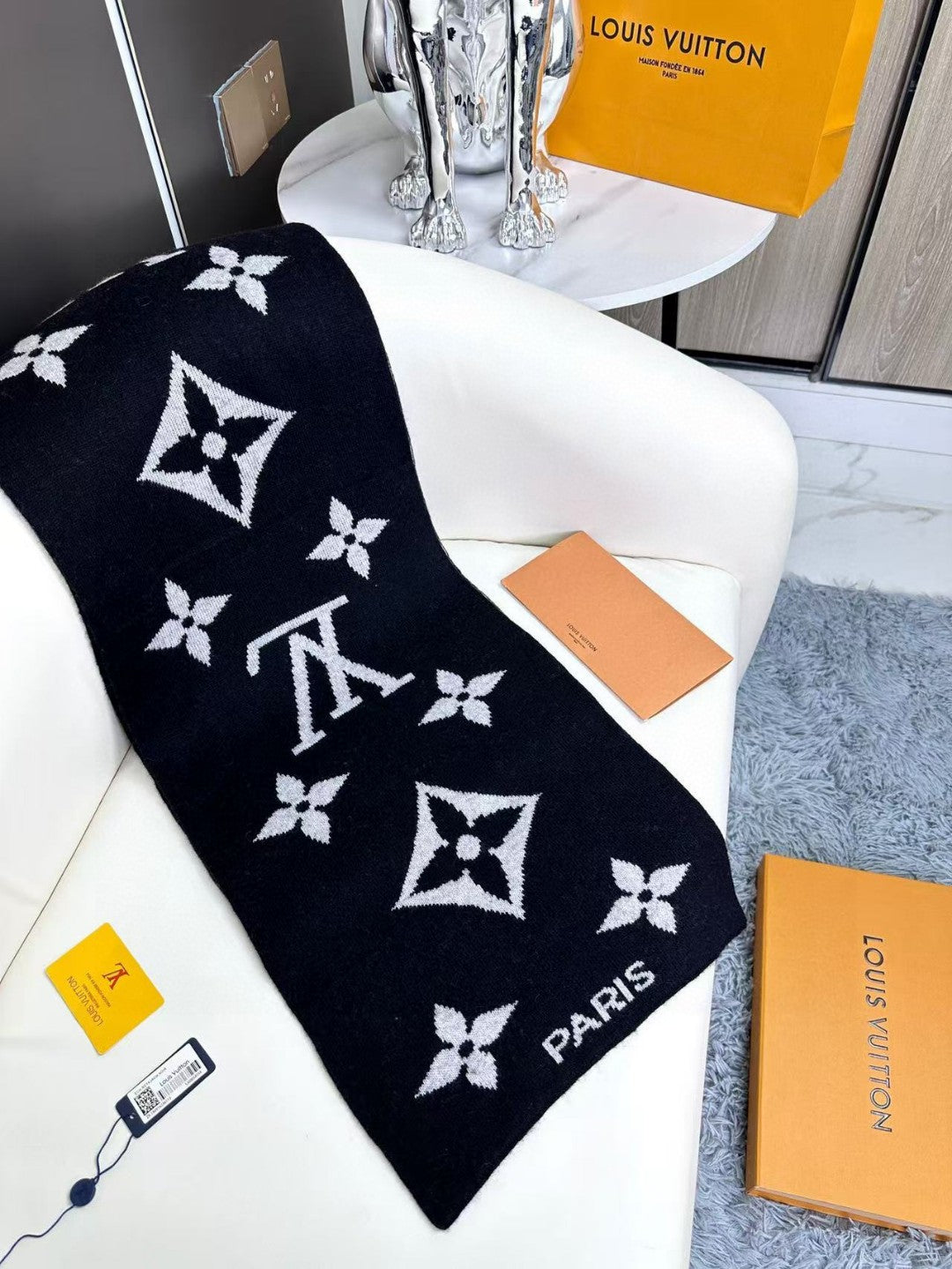 Woven cashmere scarf