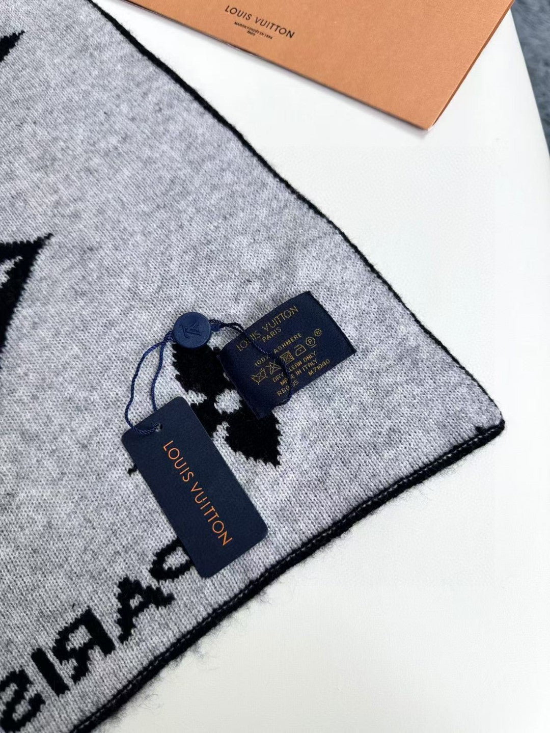 Woven cashmere scarf