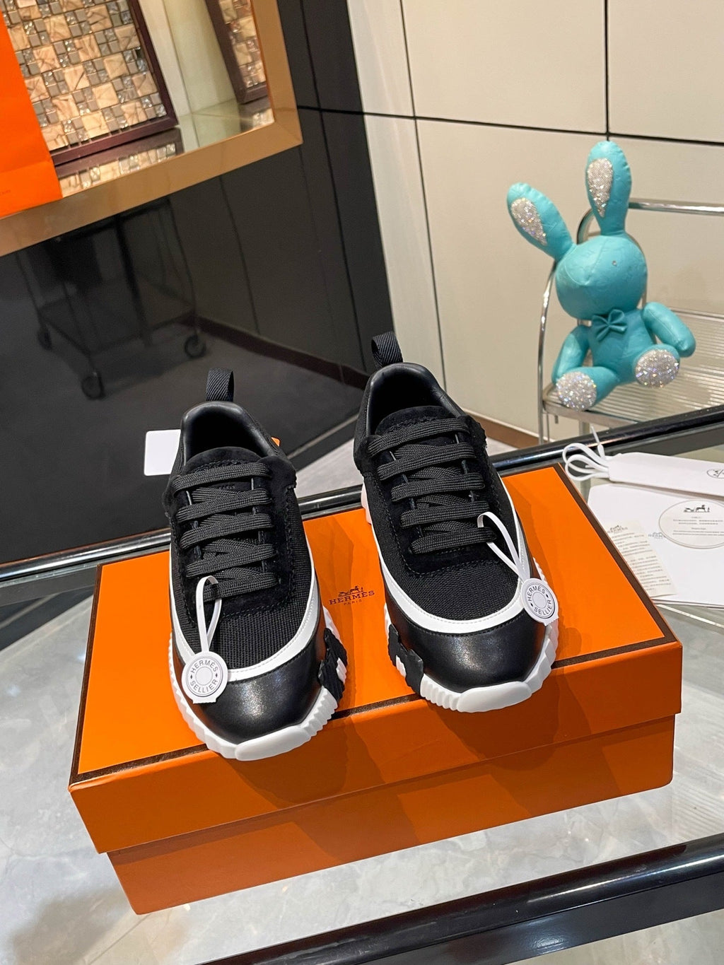 Rayas de cuero en las zapatillas H