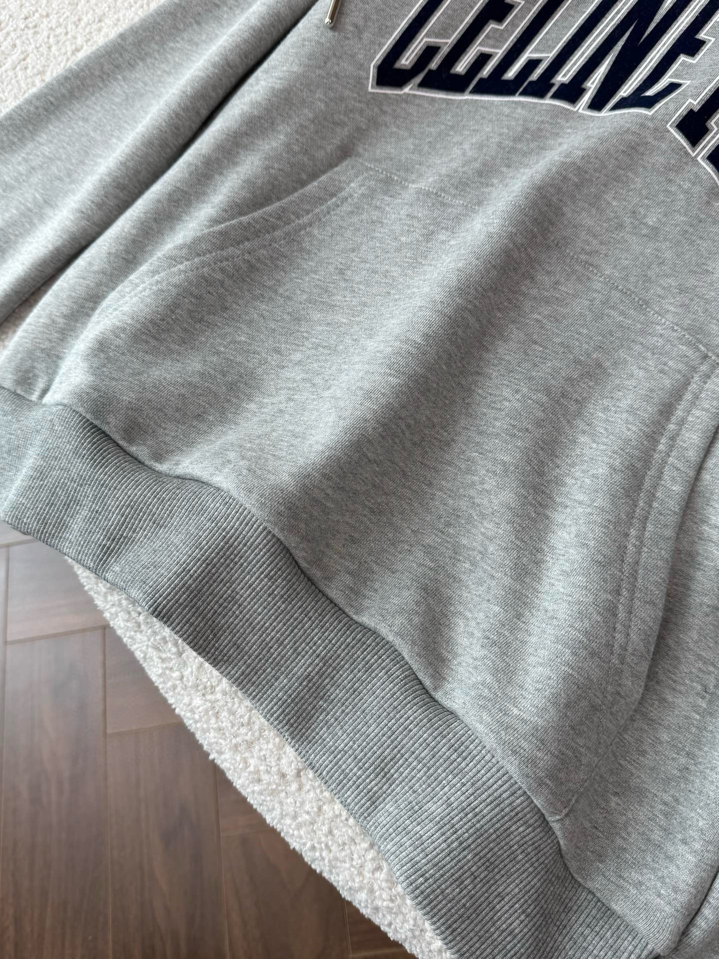Sudadera con capucha y logo gris