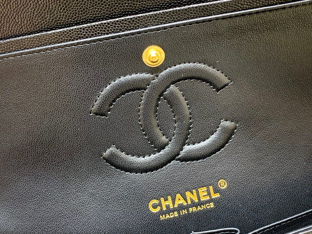Bolso pequeño clásico con solapa de 23 cm – Negro