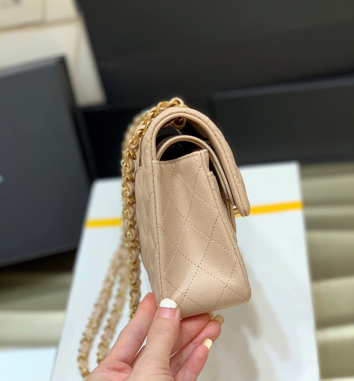 Klassische kleine Pattentasche 23 cm – Beige Edition