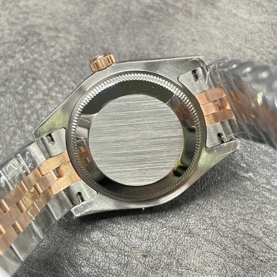 31 mm wristwatch with golden mother-of-pearl dial