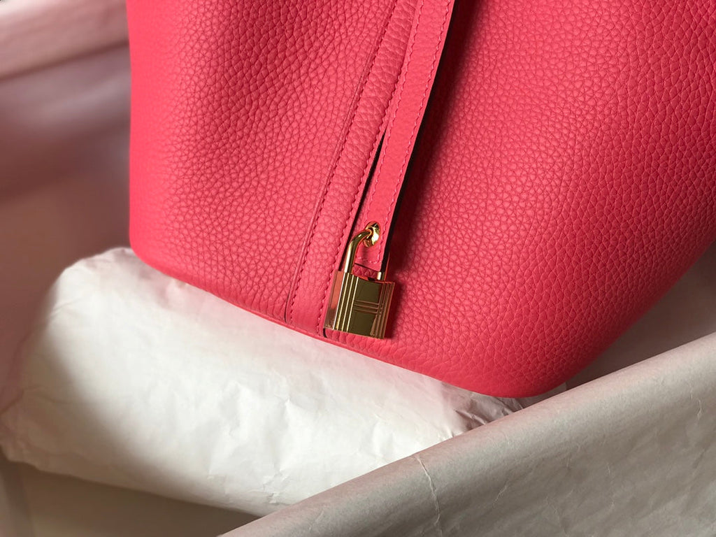 Würfelförmiger rosafarbener Lippenstift