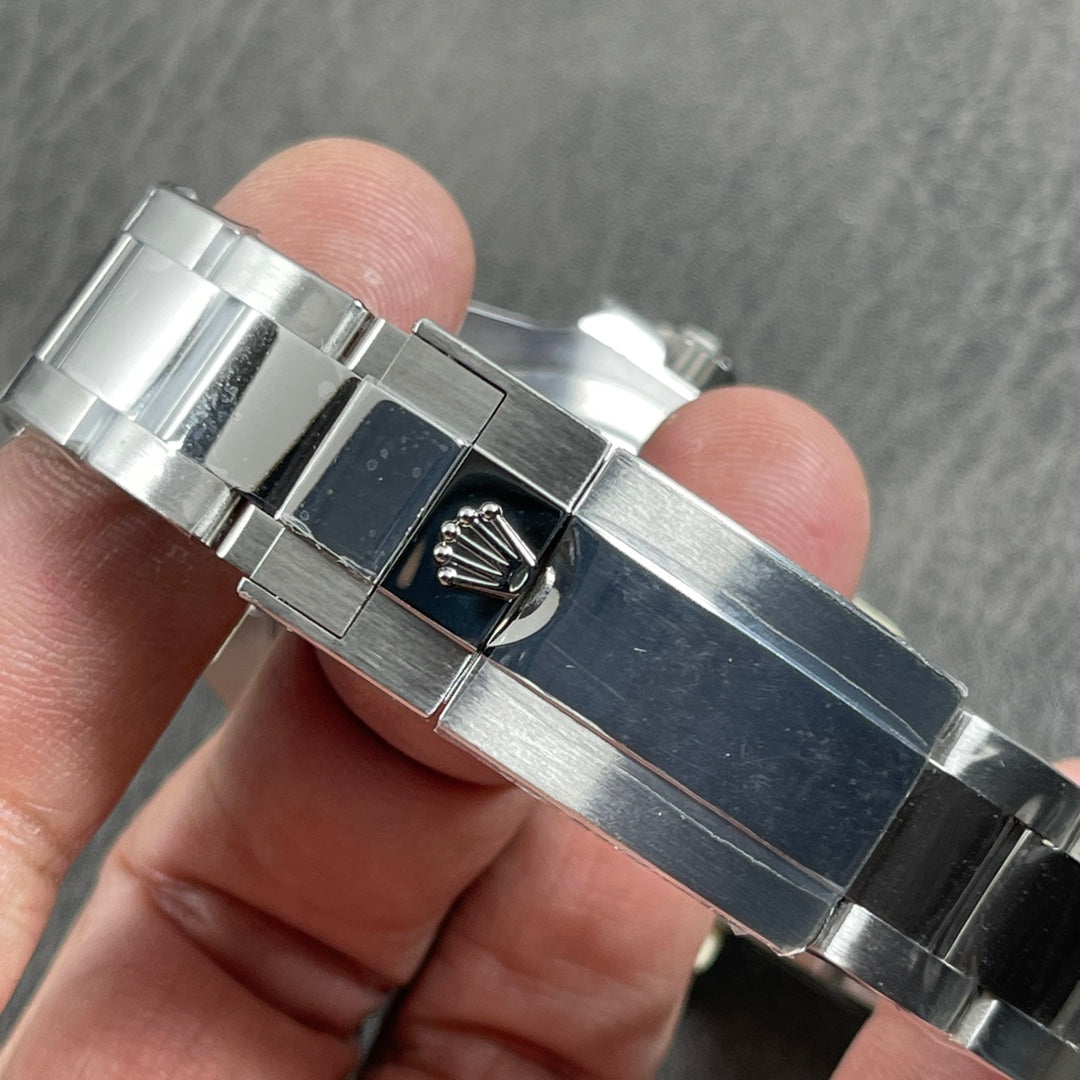 Automatische GMT-Uhr mit 40-mm-Keramiklünette