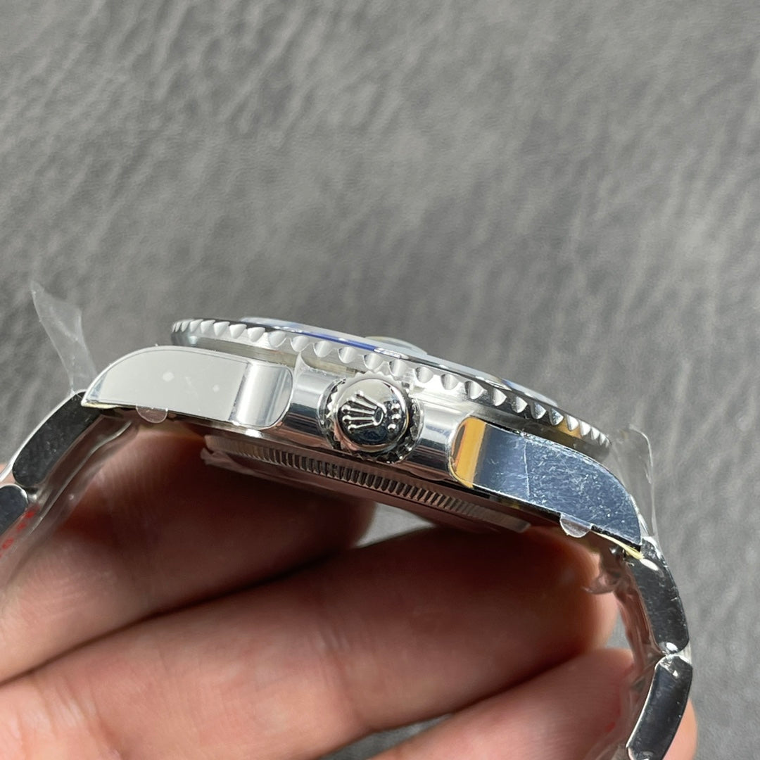 Automatische GMT-Uhr mit 40-mm-Keramiklünette