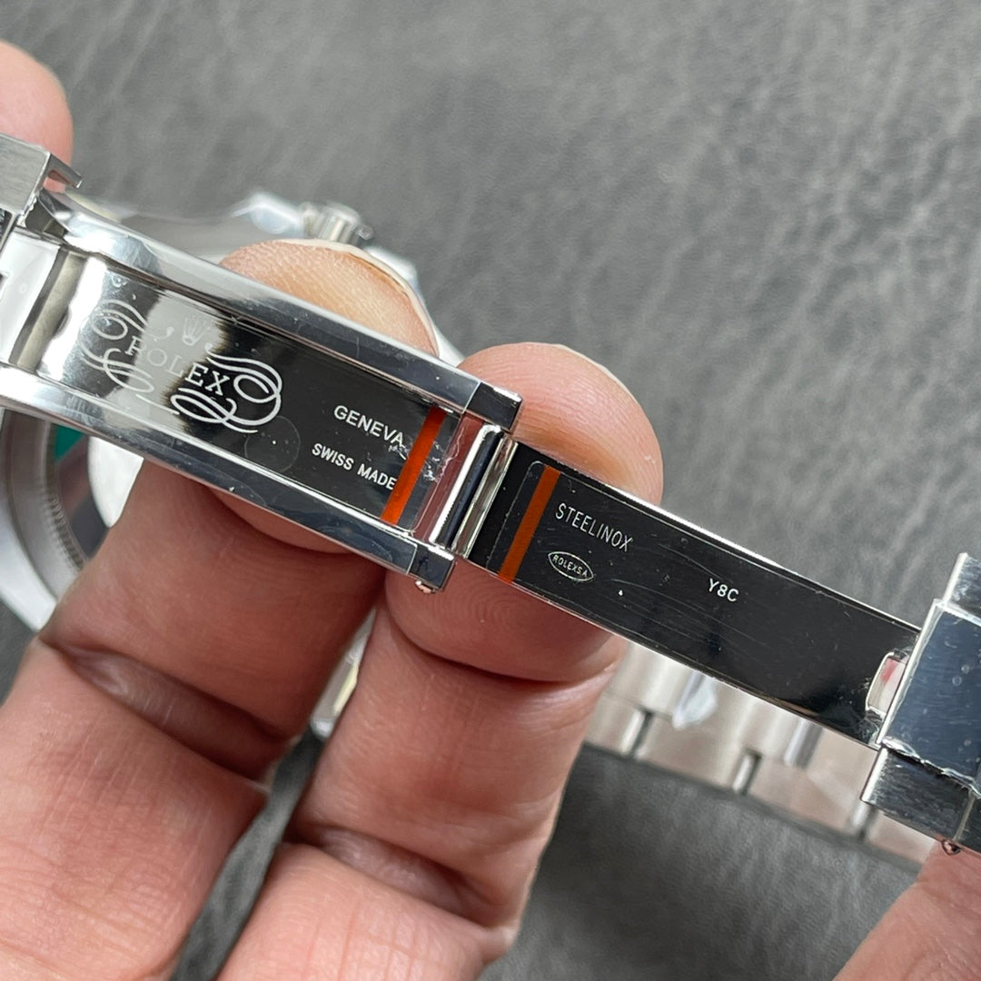 Automatische GMT-Uhr mit 40-mm-Keramiklünette