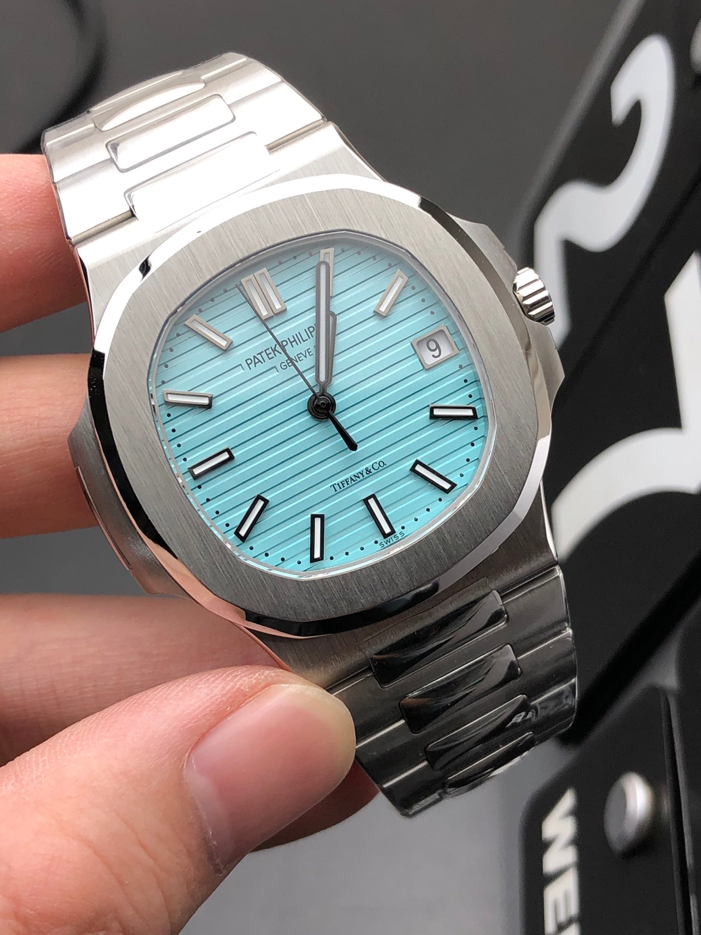 Stainless steel watch with 40mm ice blue dial