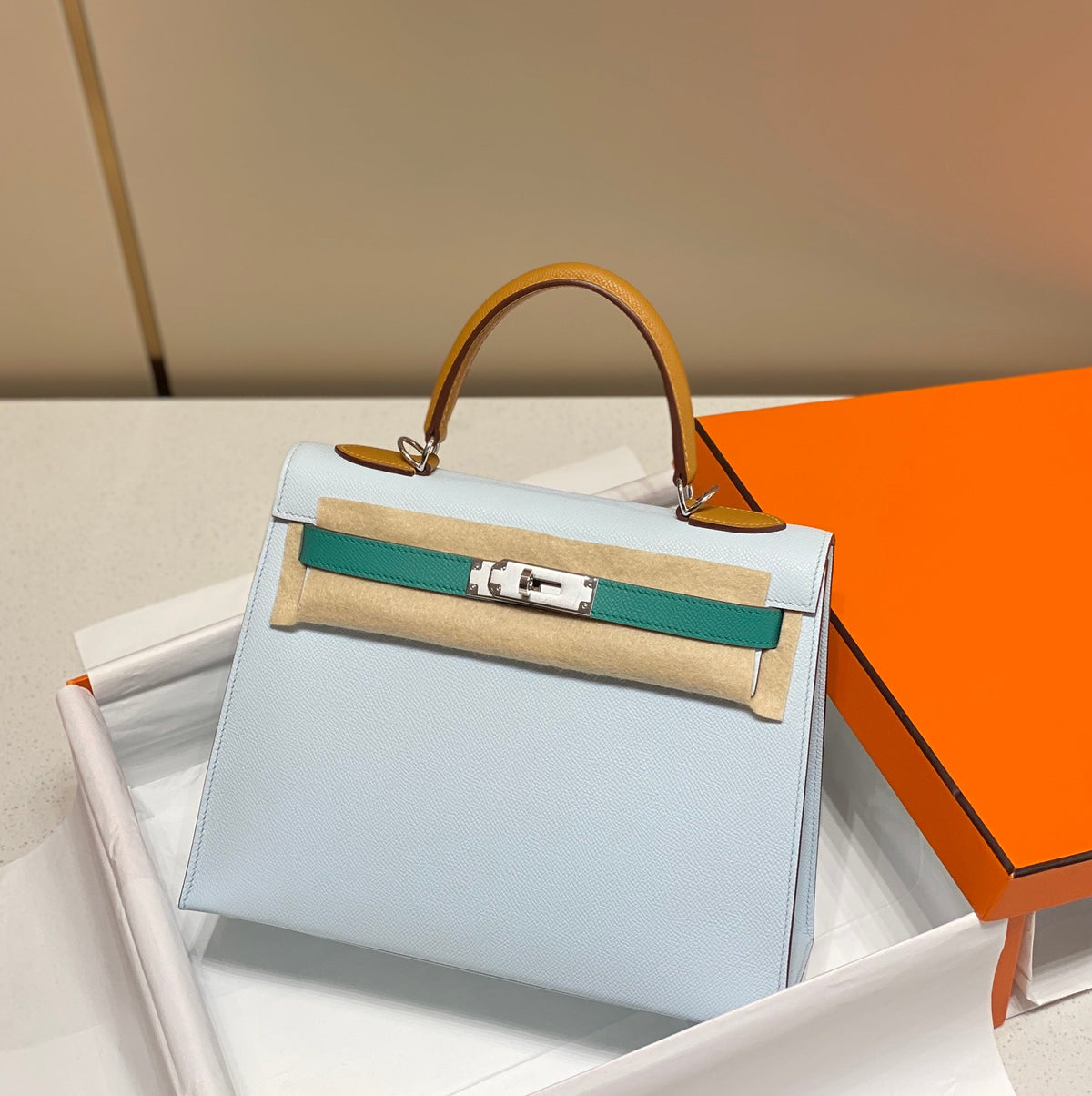 Tricolor-Lederhandtasche 28