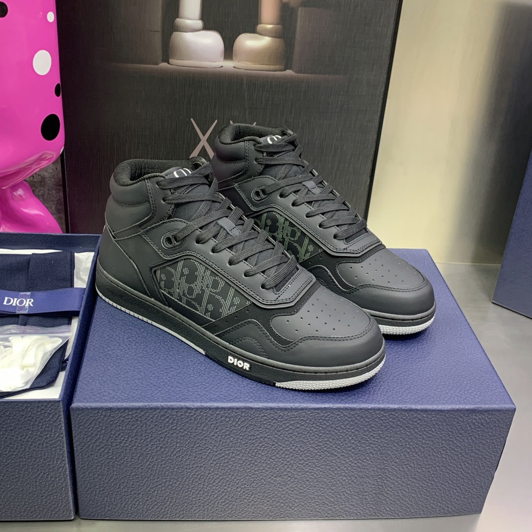 High-top sneakers with Velcro