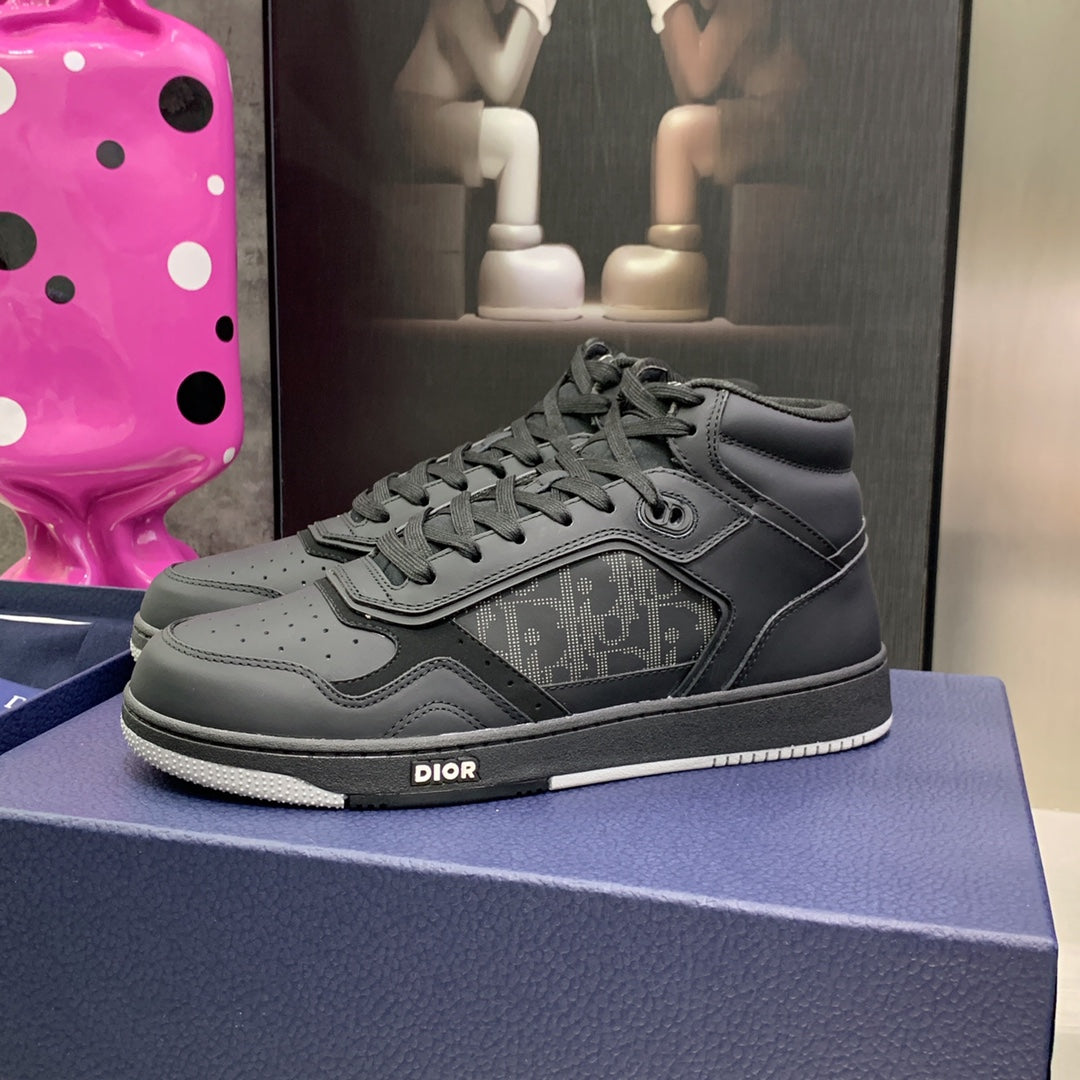 High-top sneakers with Velcro