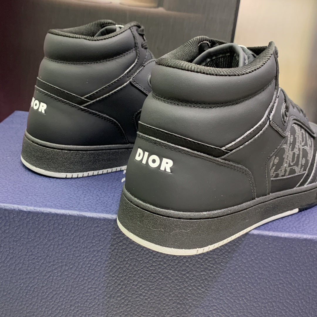 High-top sneakers with Velcro