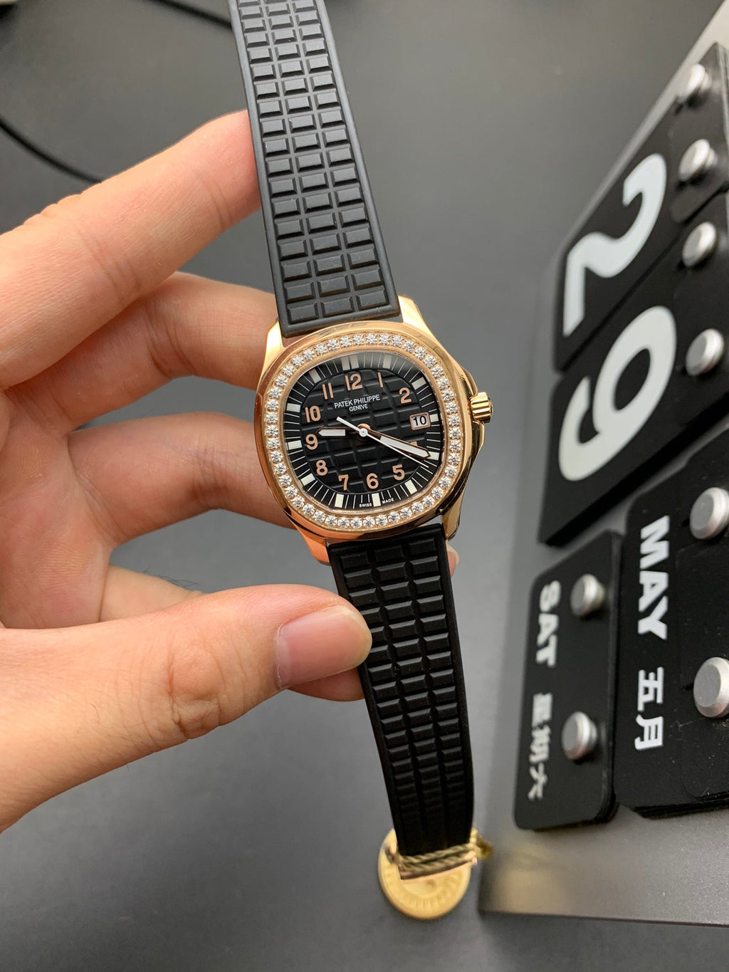 Roségoldene Sportuhr mit 38-mm-Diamantlünette