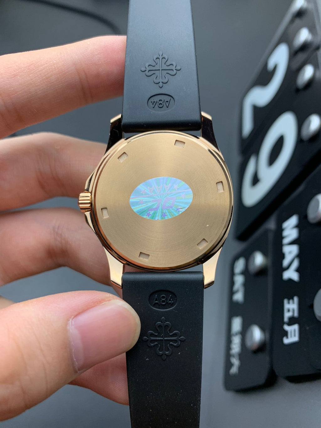 Roségoldene Sportuhr mit 38-mm-Diamantlünette