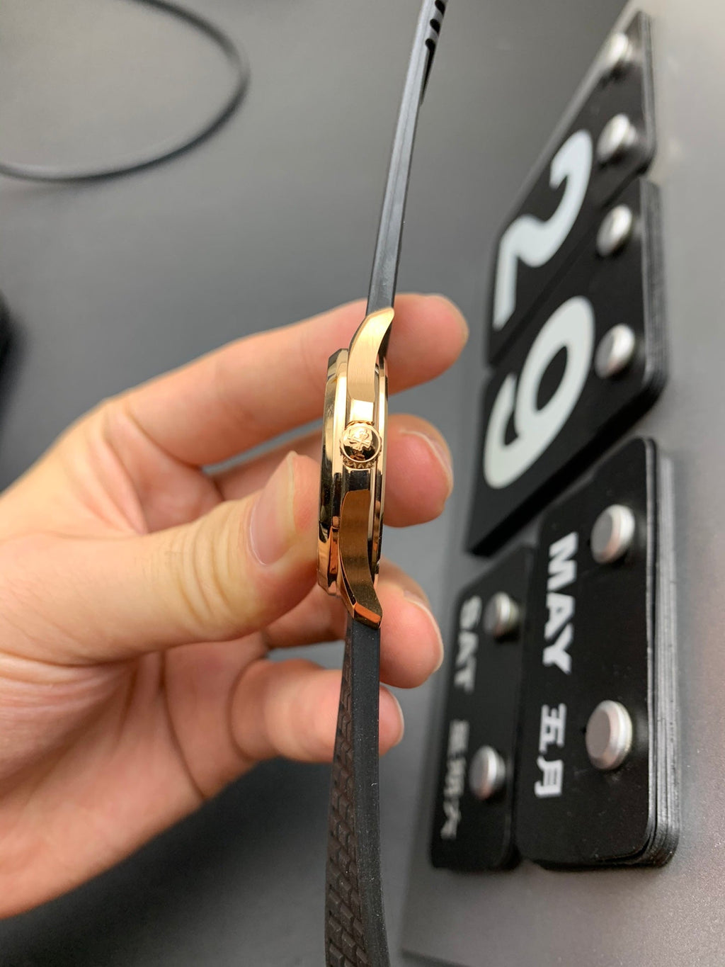 Roségoldene Sportuhr mit 38-mm-Diamantlünette