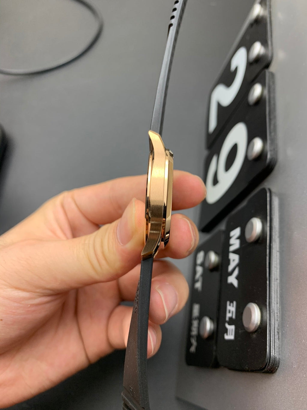 Roségoldene Sportuhr mit 38-mm-Diamantlünette