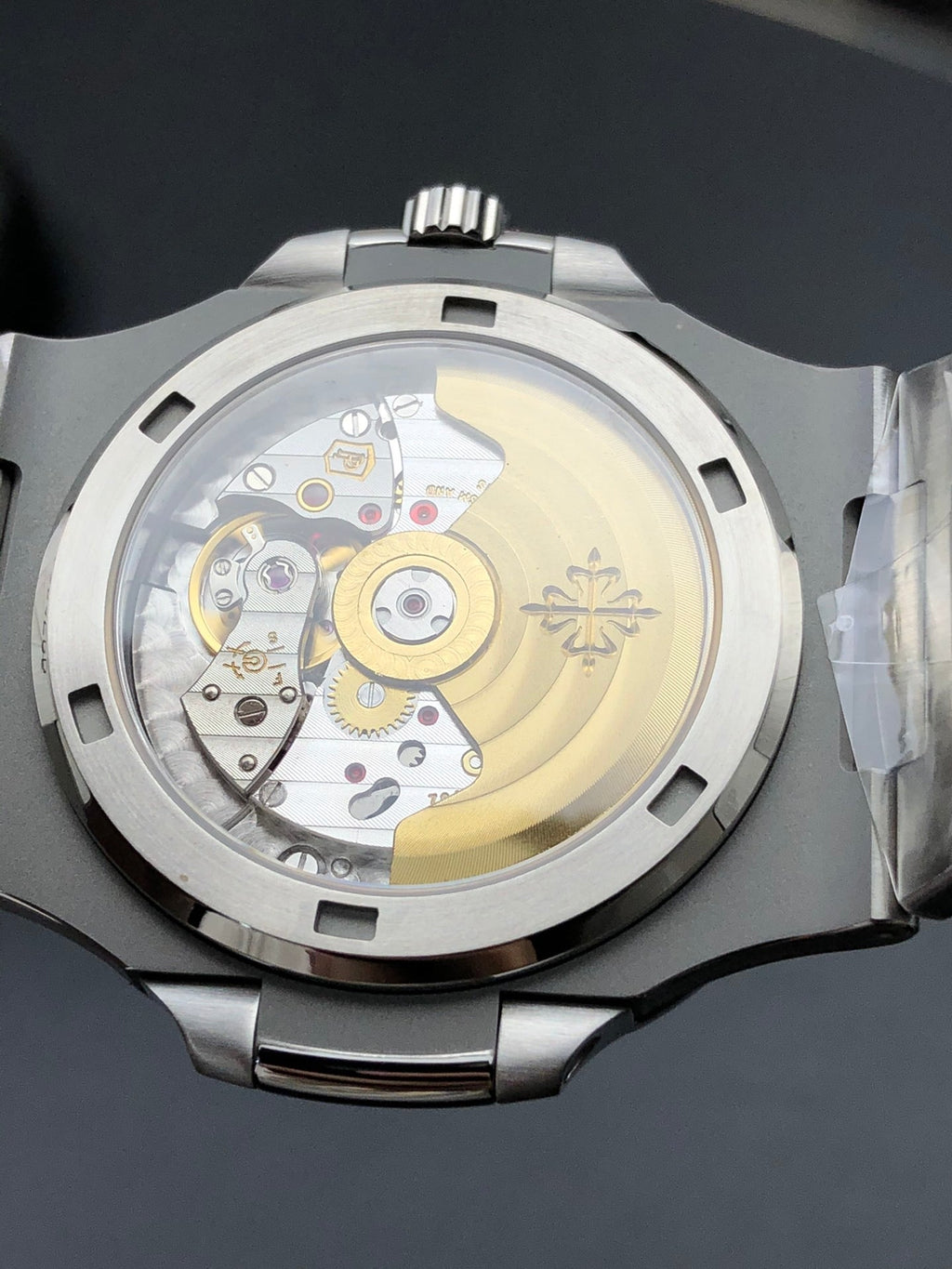 Automatikuhr mit grüner Diamantlünette, 40 mm