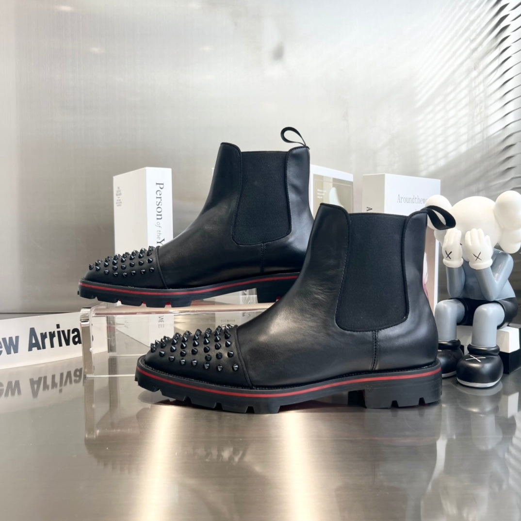 Schwarze Cowboystiefel aus Leder mit Nieten vorne