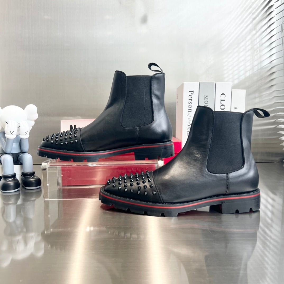 Schwarze Cowboystiefel aus Leder mit Nieten vorne