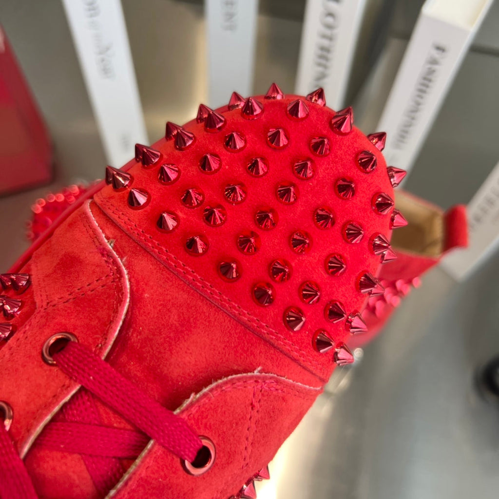 Zapatillas deportivas de lujo rojas con tachuelas de caña alta