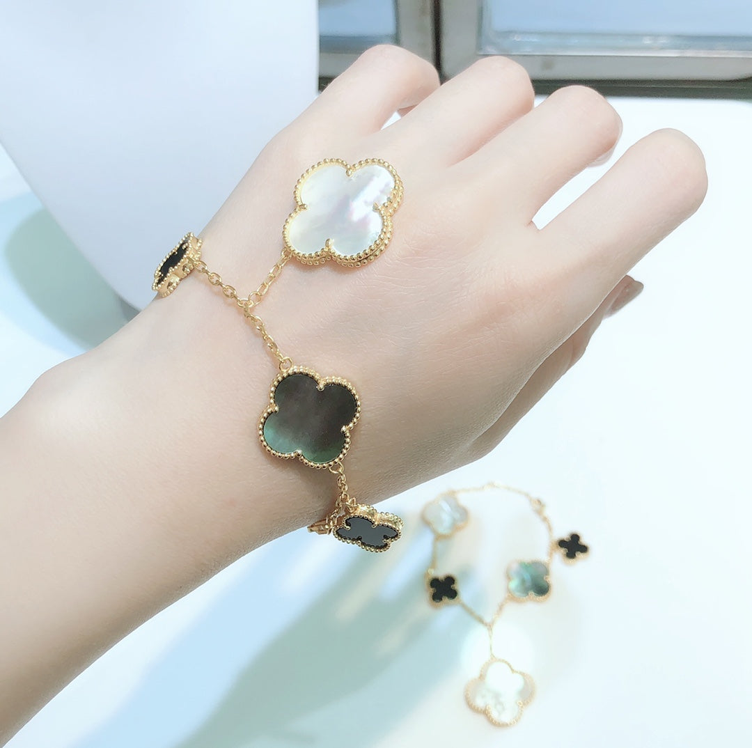 Four-leaf clover bracelet