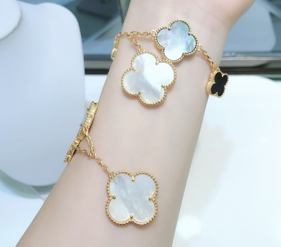 Four-leaf clover bracelet
