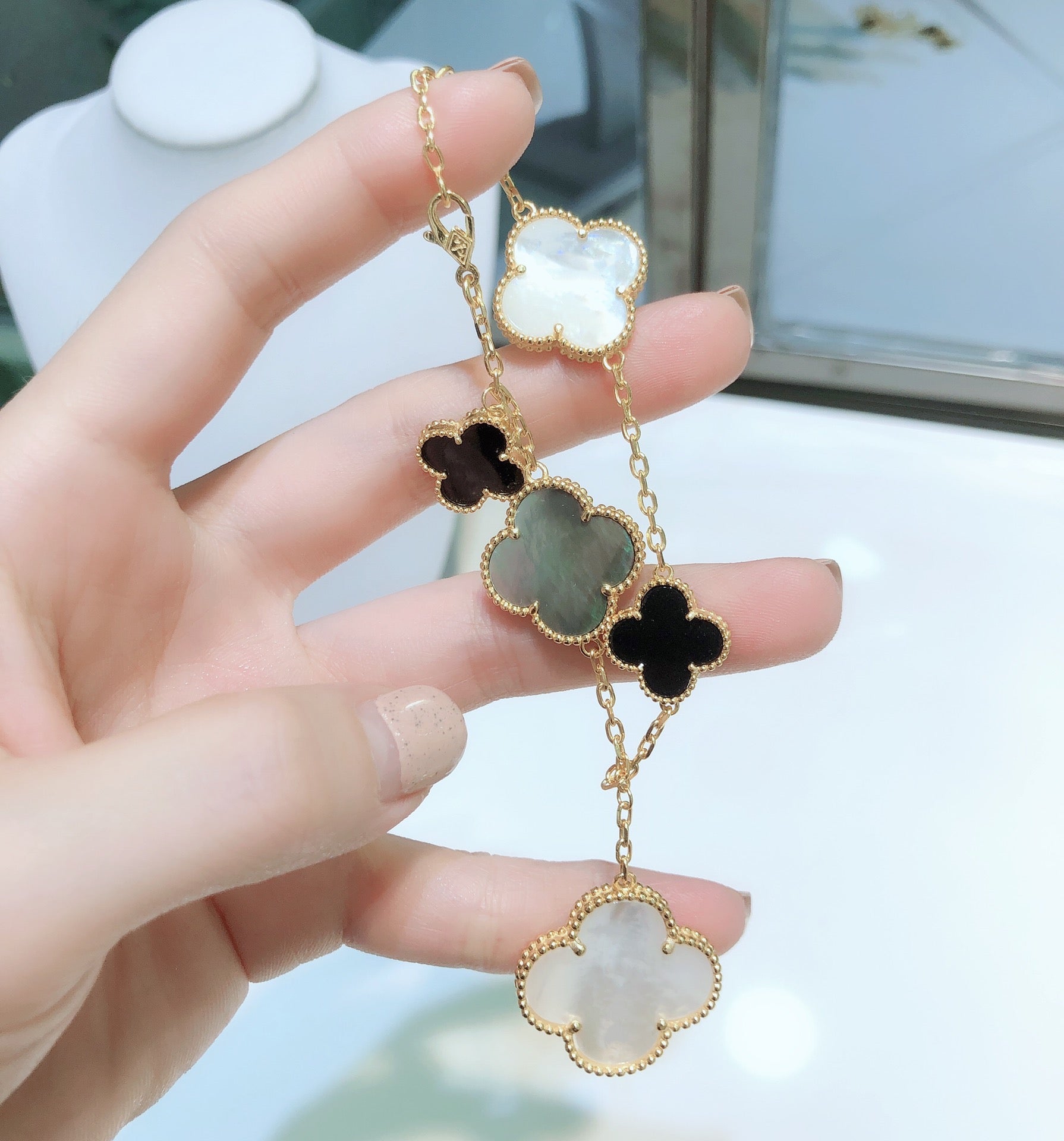 Four-leaf clover bracelet