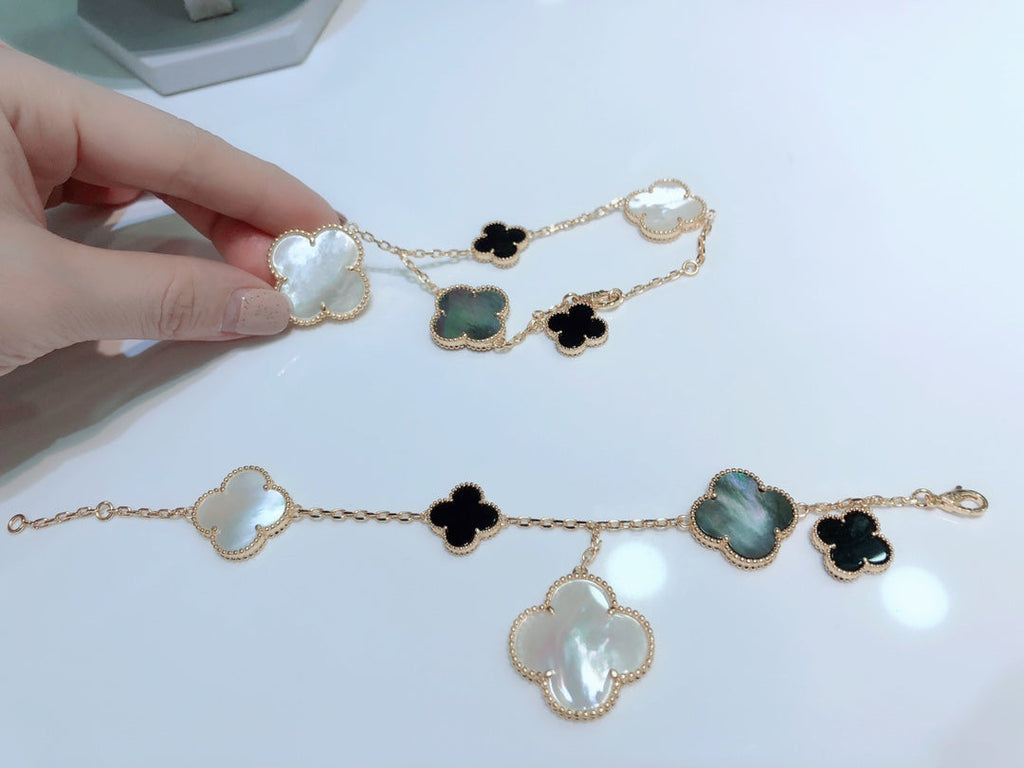 Four-leaf clover bracelet
