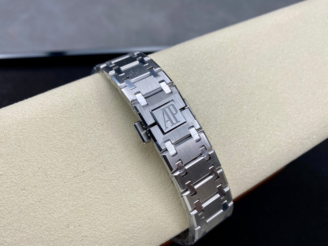 39-mm-Automatik-Uhr mit rauchblauem Zifferblatt