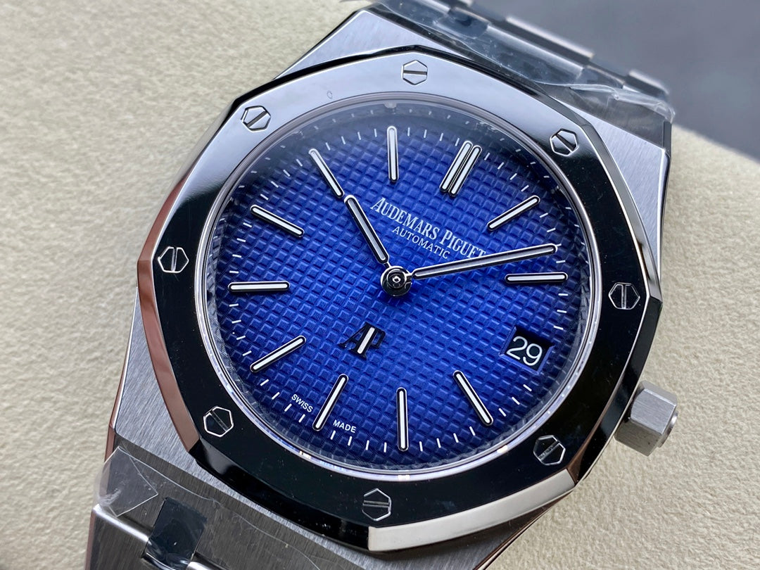 39-mm-Automatik-Uhr mit rauchblauem Zifferblatt