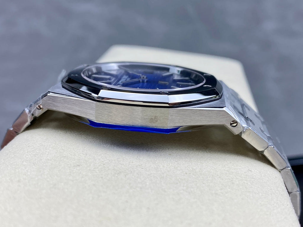 39-mm-Automatik-Uhr mit rauchblauem Zifferblatt