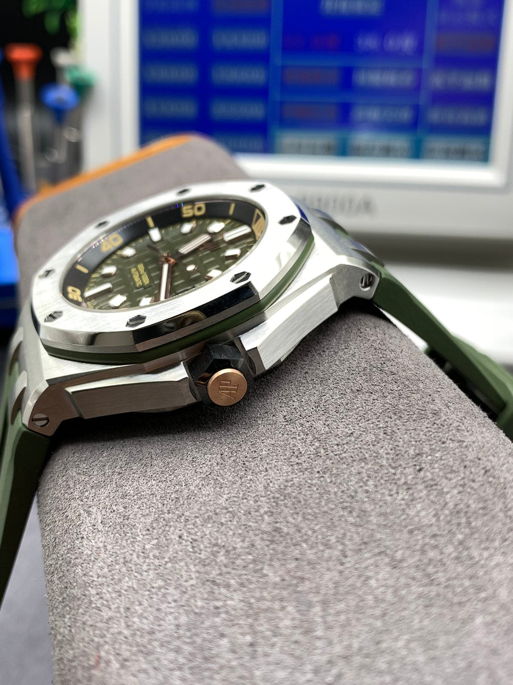 Grüne 42-mm-Automatik-Taucheruhr