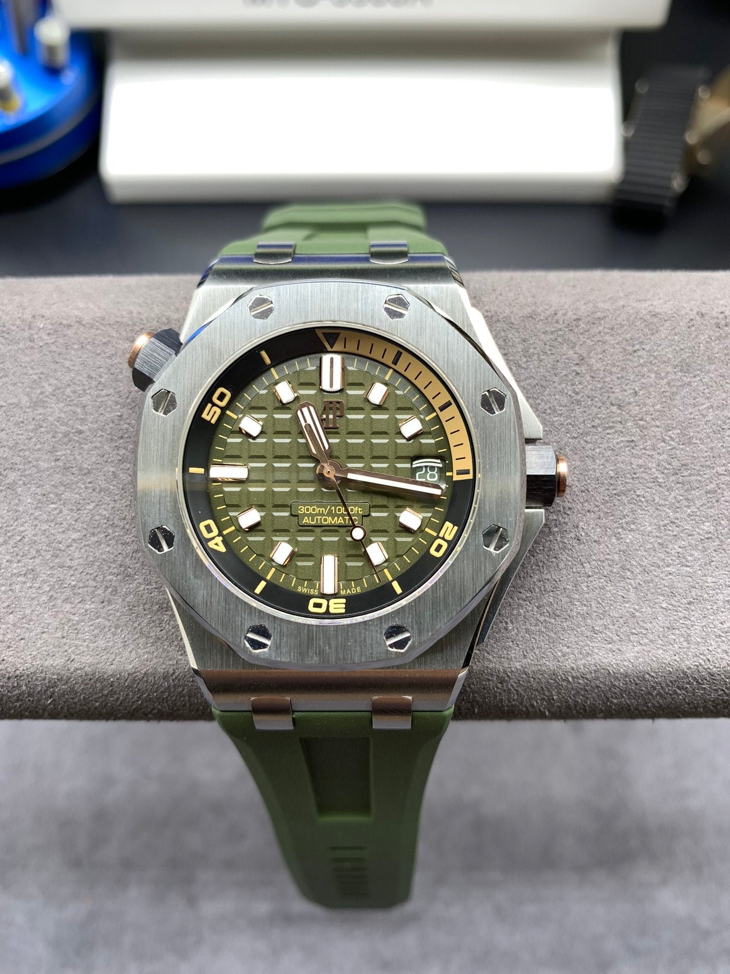 Grüne 42-mm-Automatik-Taucheruhr