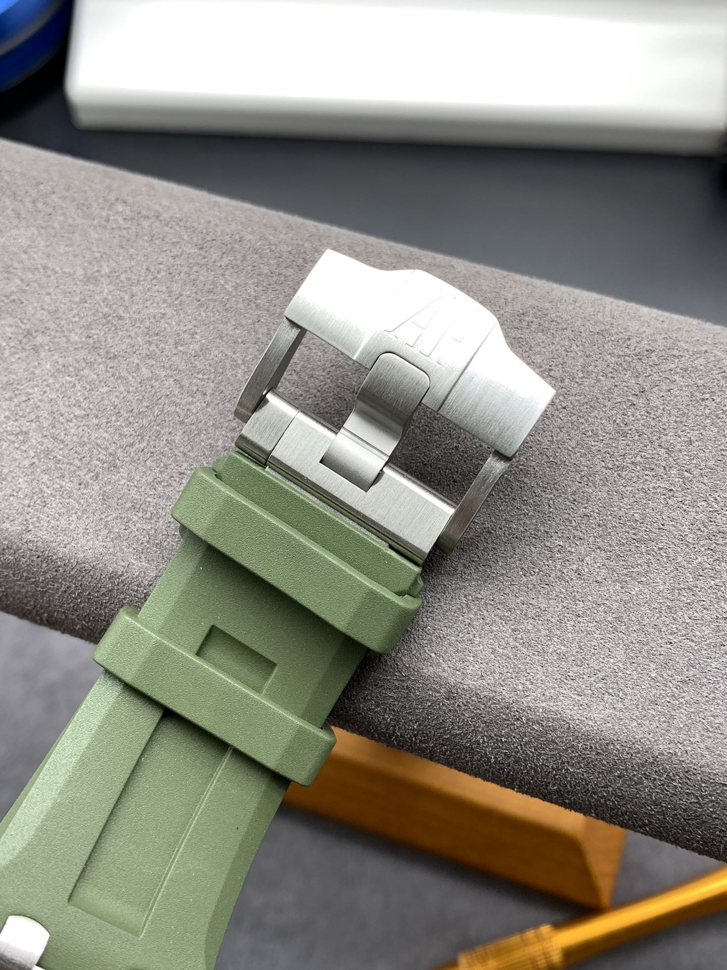 Grüne 42-mm-Automatik-Taucheruhr