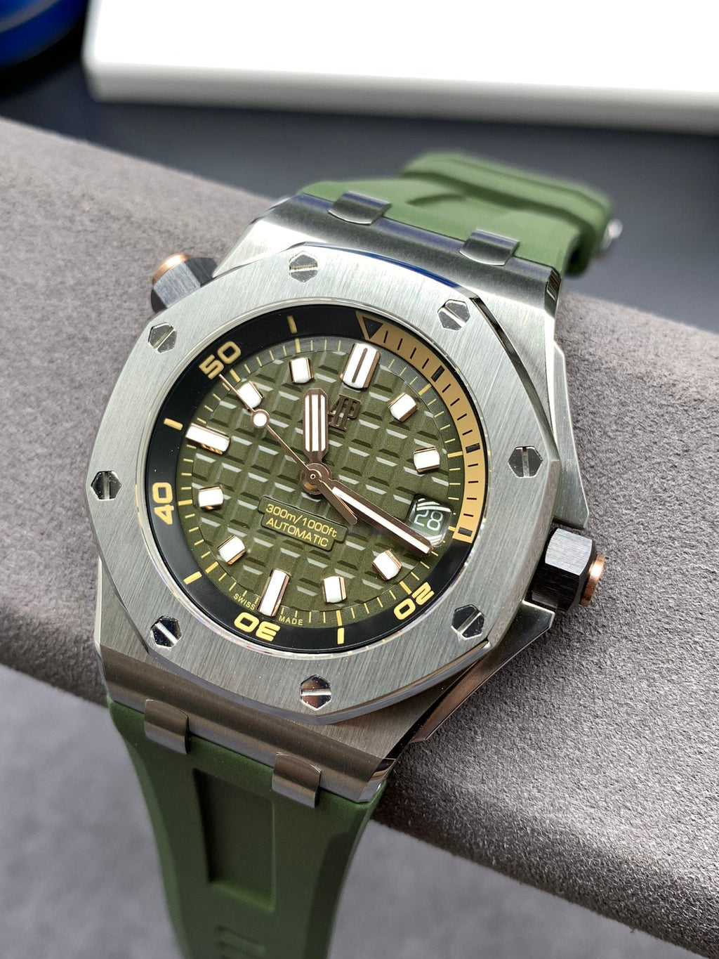 Grüne 42-mm-Automatik-Taucheruhr