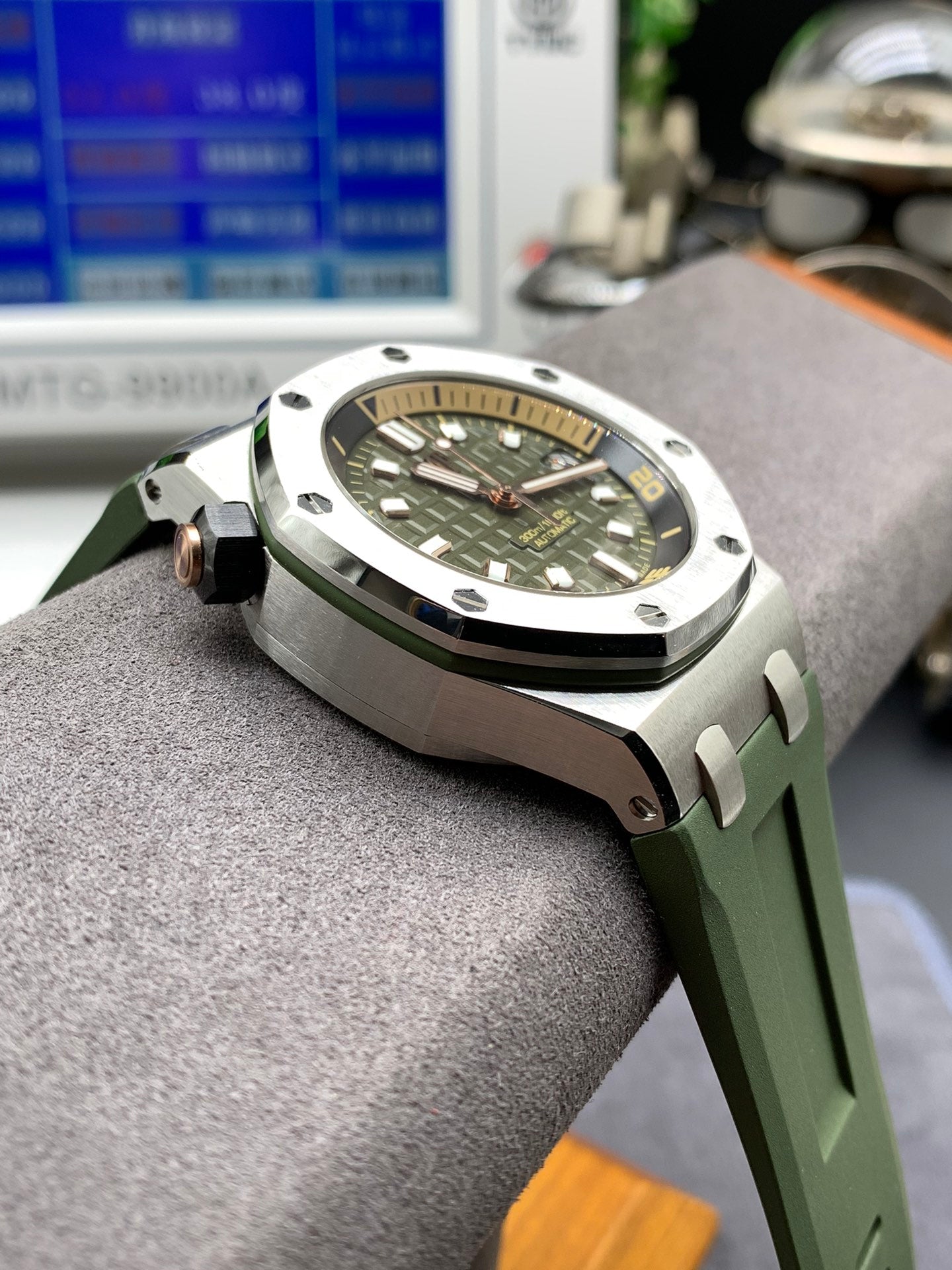 Grüne 42-mm-Automatik-Taucheruhr