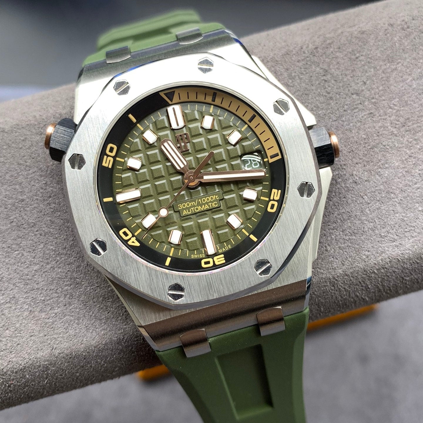 Grüne 42-mm-Automatik-Taucheruhr