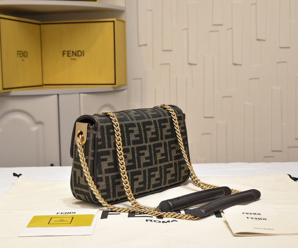 Bolso baguette pequeño con monograma