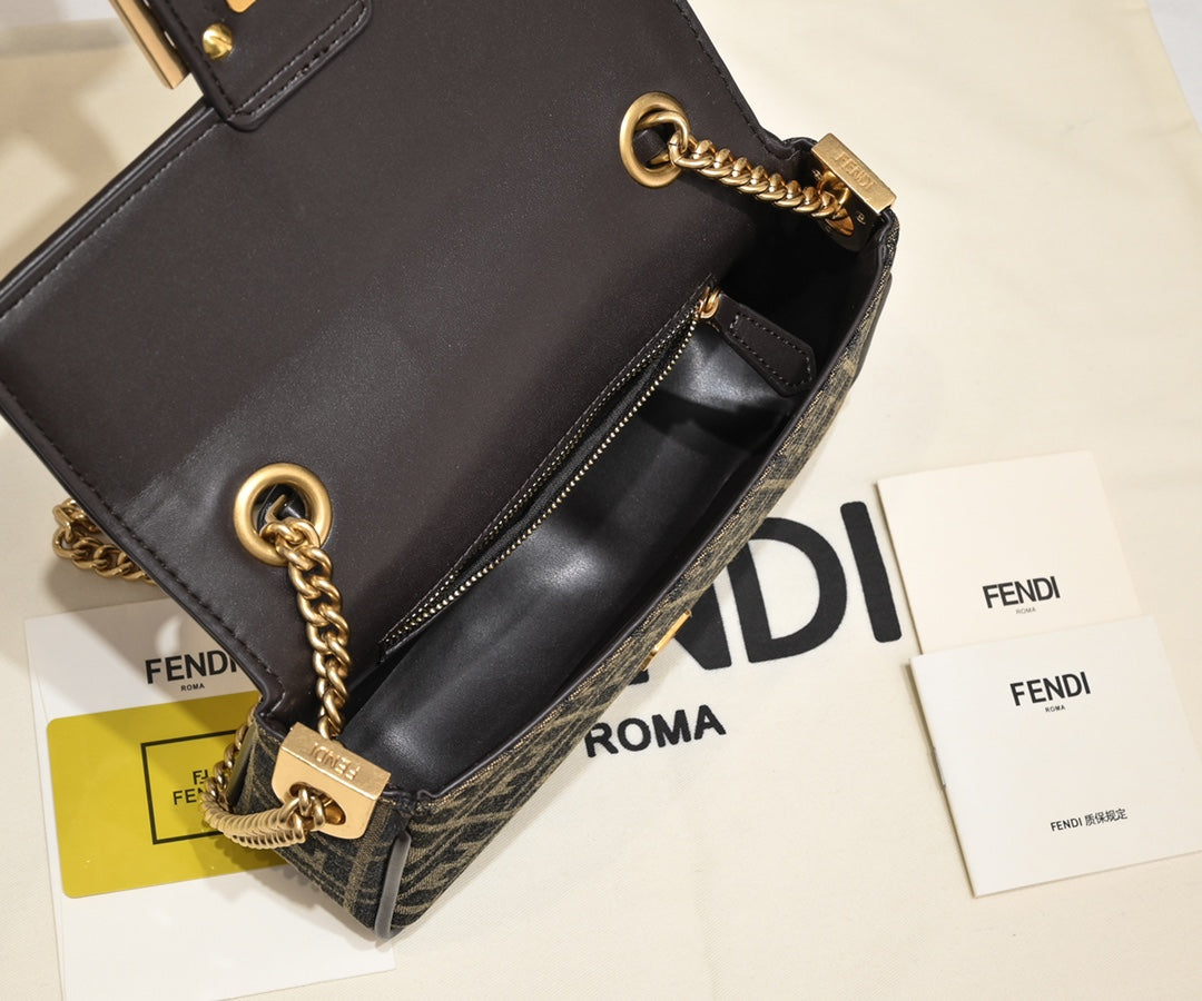 Bolso baguette pequeño con monograma